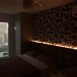 Resort em Arraial do Cabo, Desfrute de momentos inesquecíveis em uma apartamento de luxo com 2 quartos, 2 banheiros e 2 vagas de carro entre a praia e a lagoa